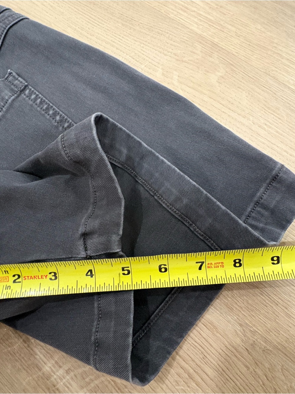 Spanx Stretch Twill Shorts Size Medium - Picture 4 of 4